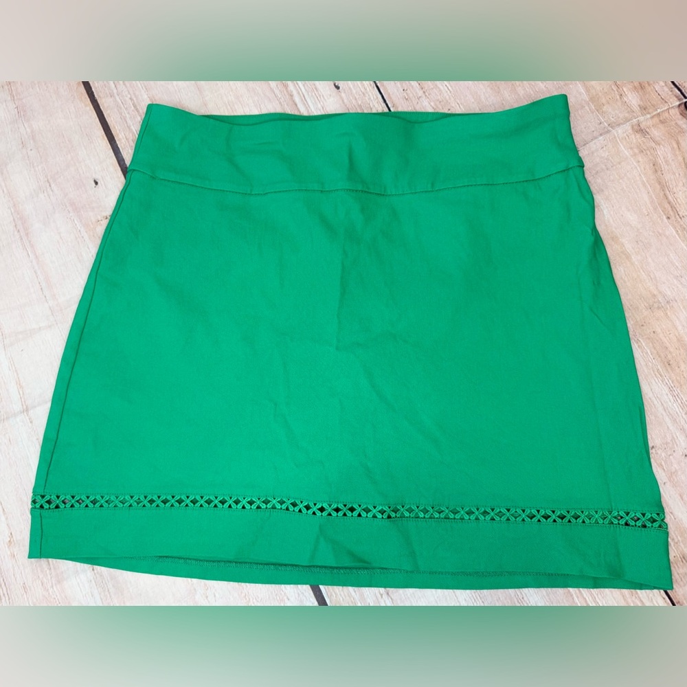 Crown & Ivy Woman’s Size 8 Green Skort Skirt Active Minimalist Feminine
